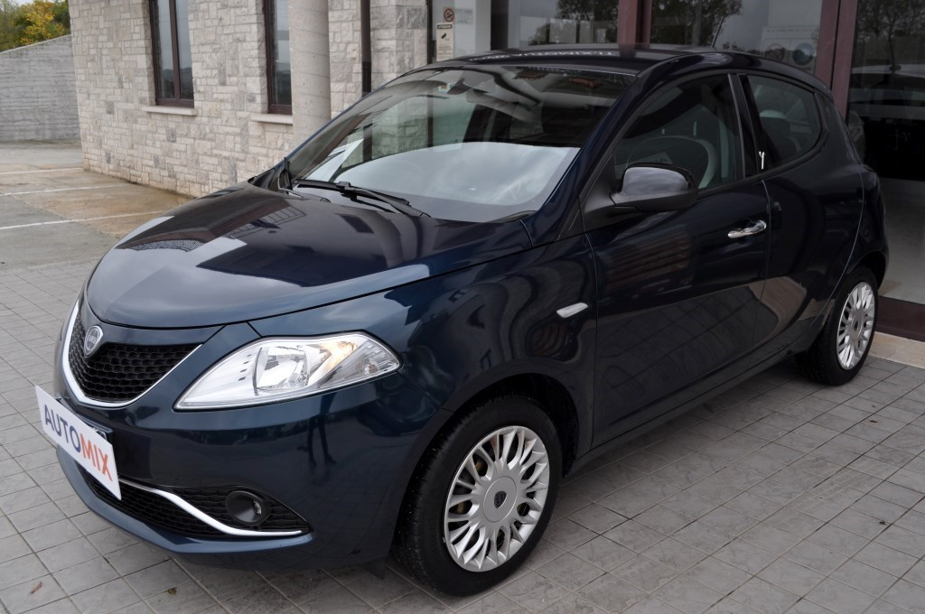 Lancia Ypsilon