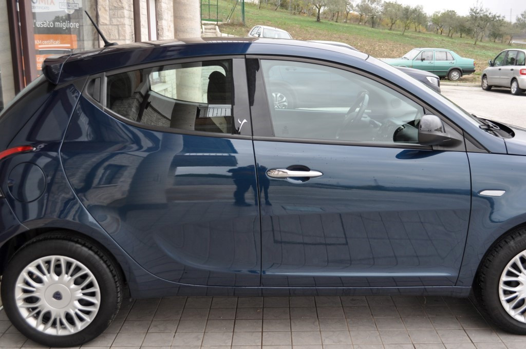 Lancia Ypsilon