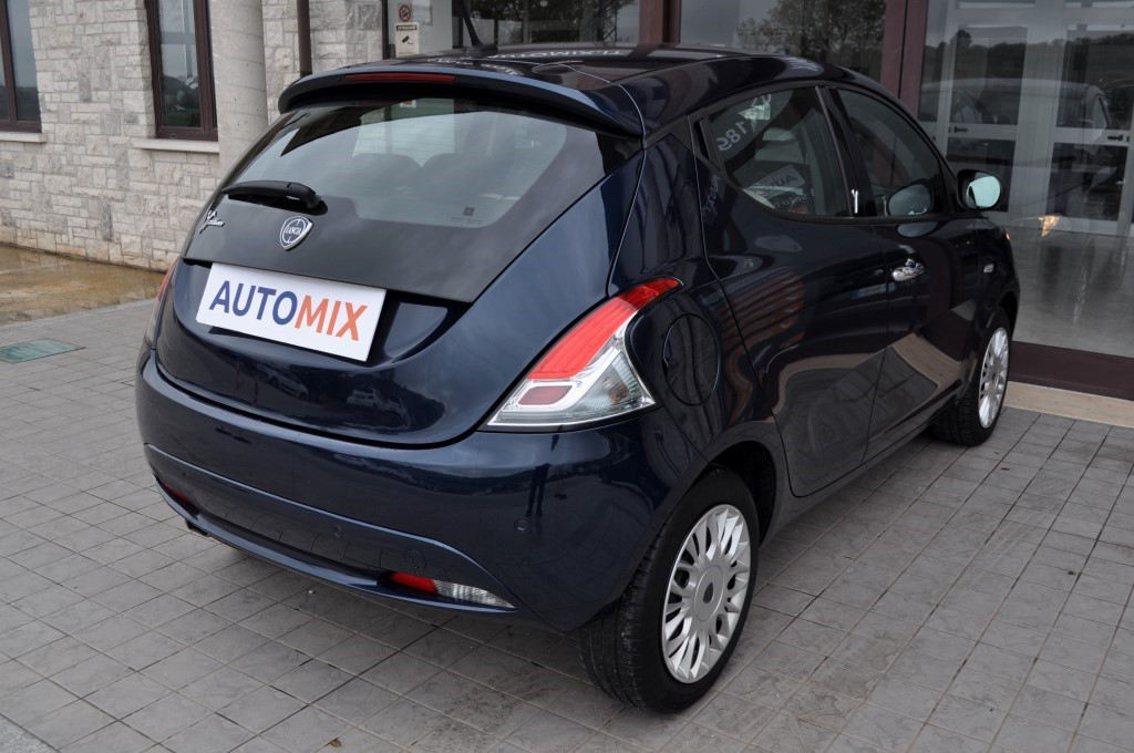 Lancia Ypsilon