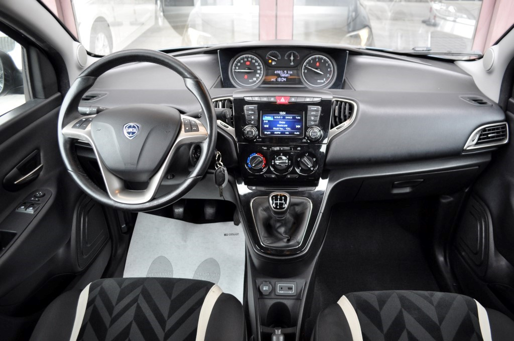 Lancia Ypsilon