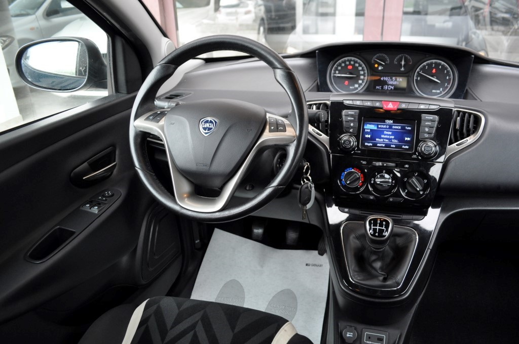 Lancia Ypsilon