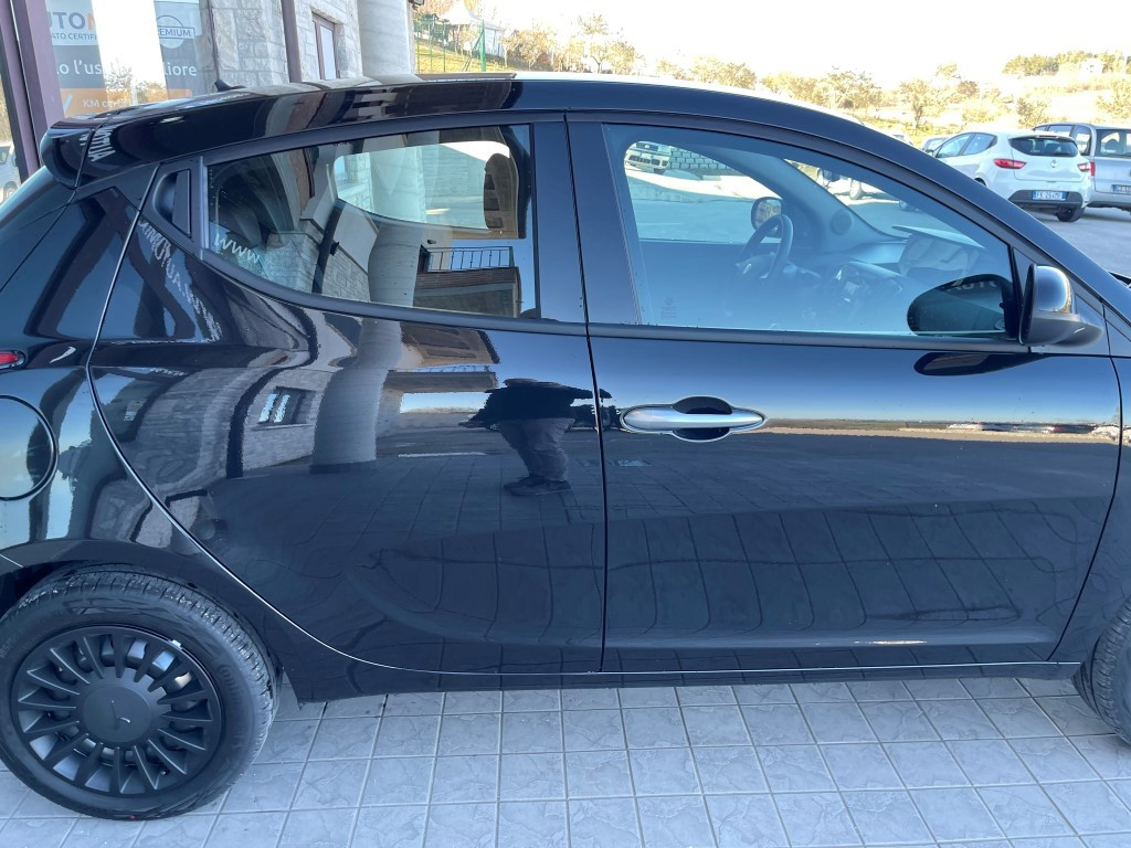 Lancia Ypsilon