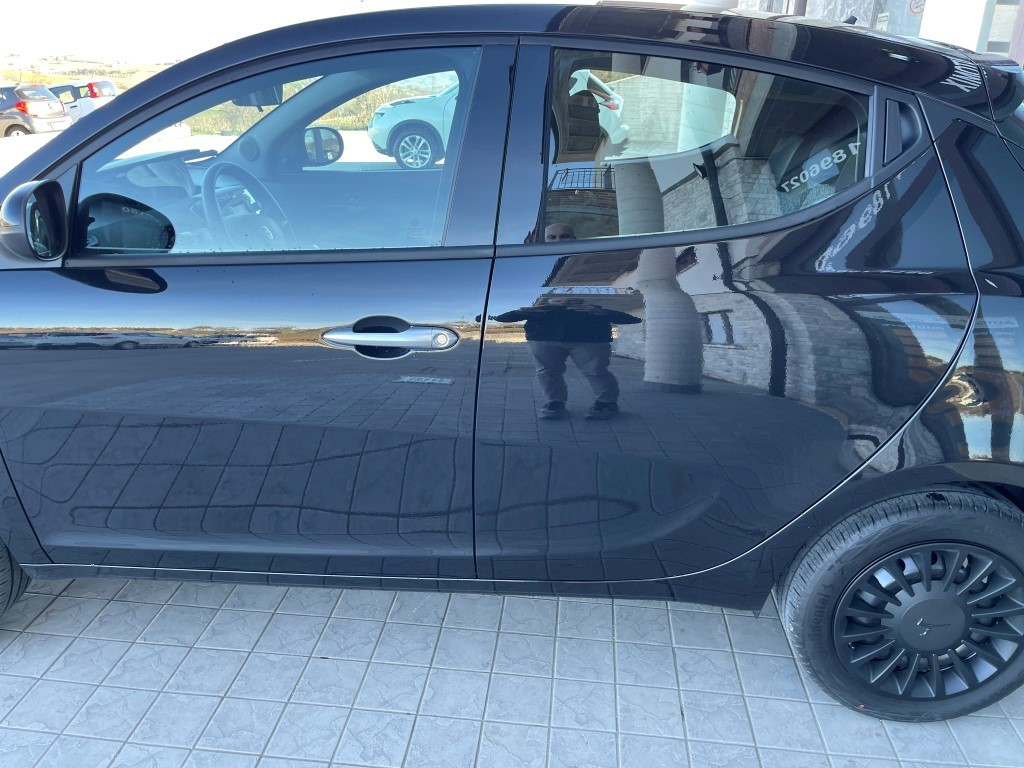 Lancia Ypsilon