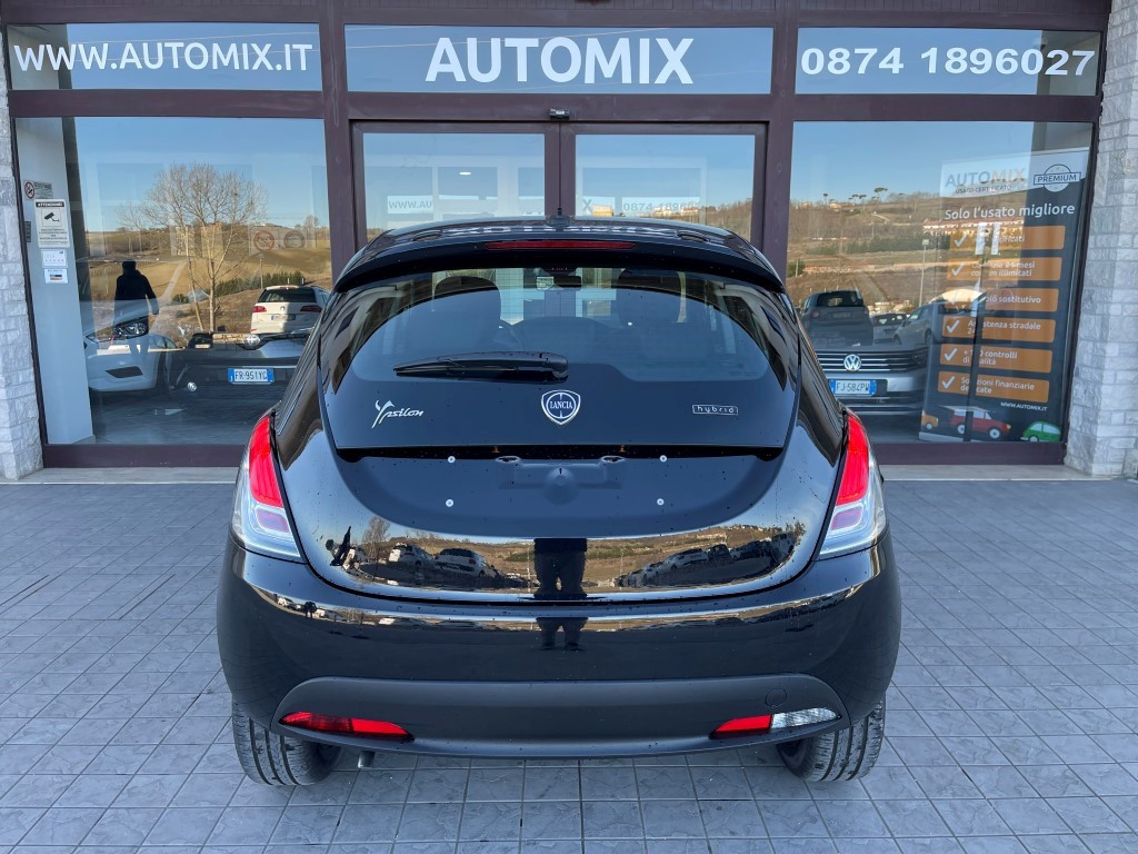 Lancia Ypsilon