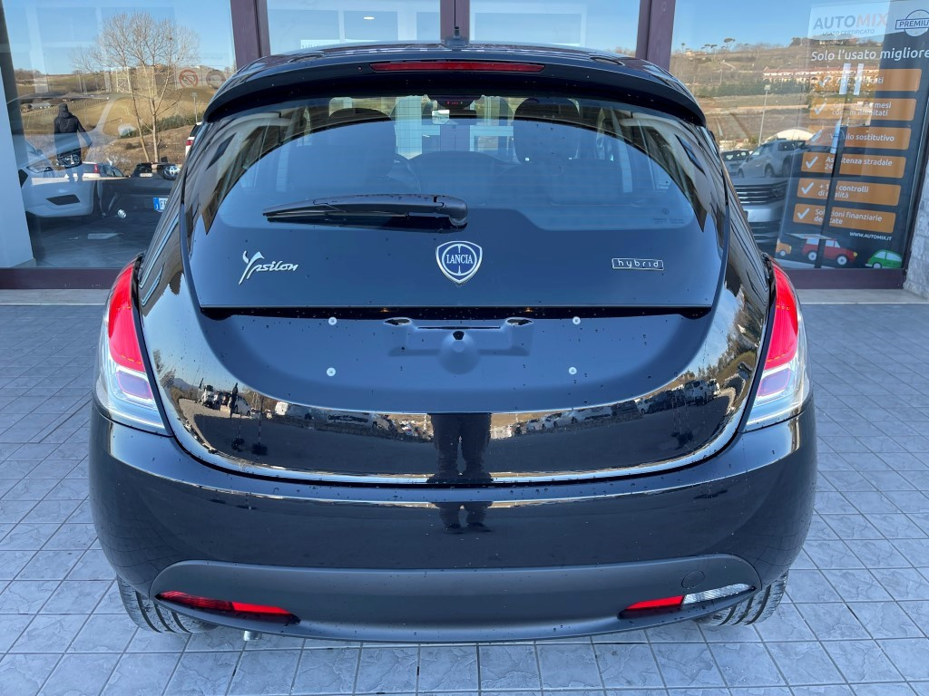Lancia Ypsilon