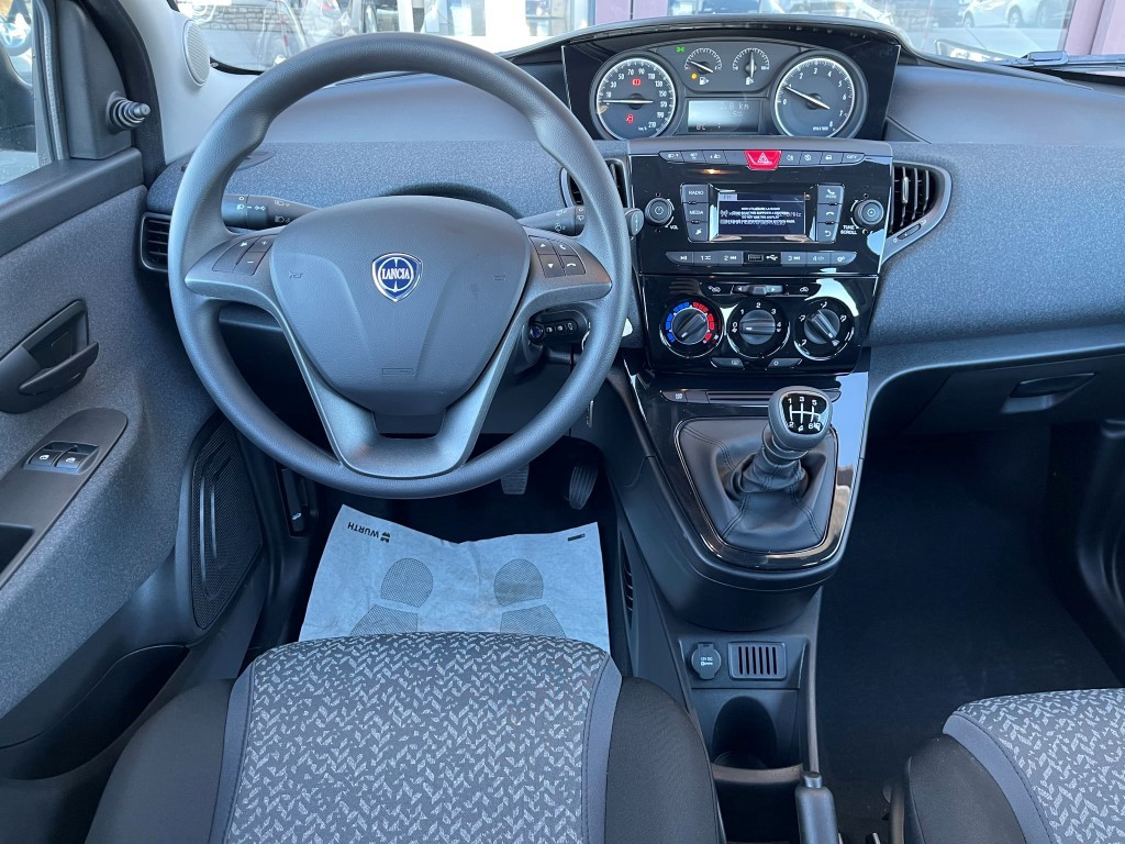 Lancia Ypsilon