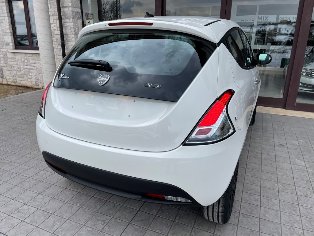 Lancia Ypsilon