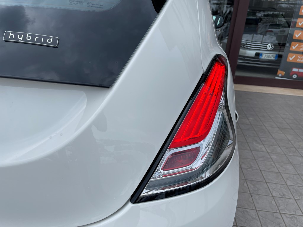 Lancia Ypsilon