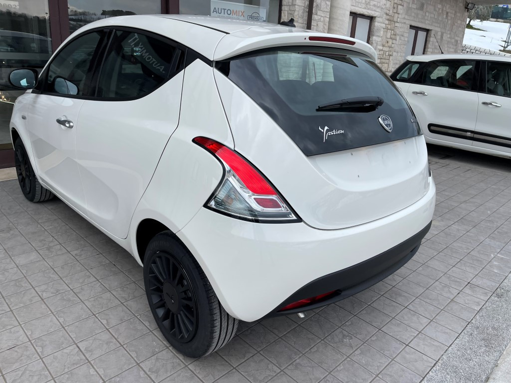 Lancia Ypsilon