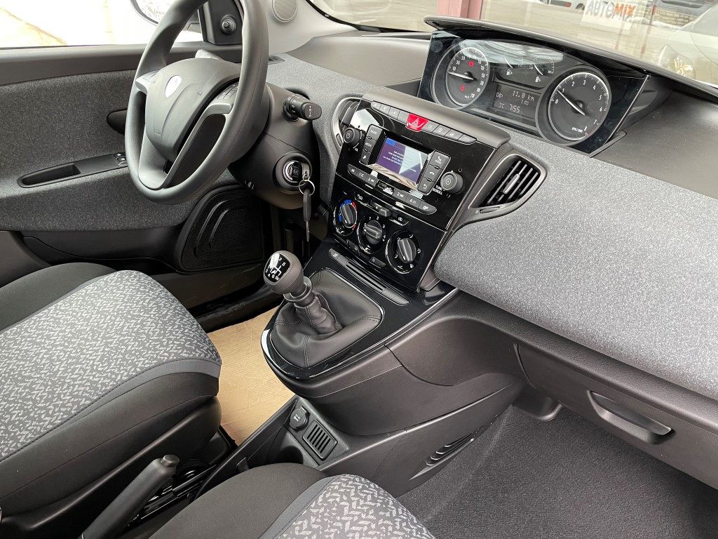 Lancia Ypsilon
