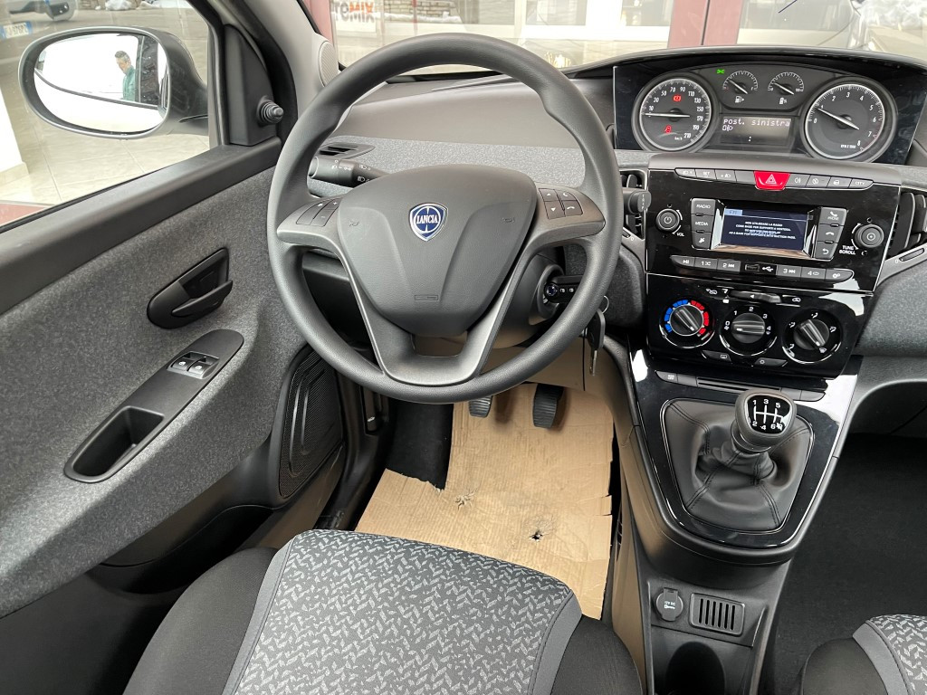 Lancia Ypsilon
