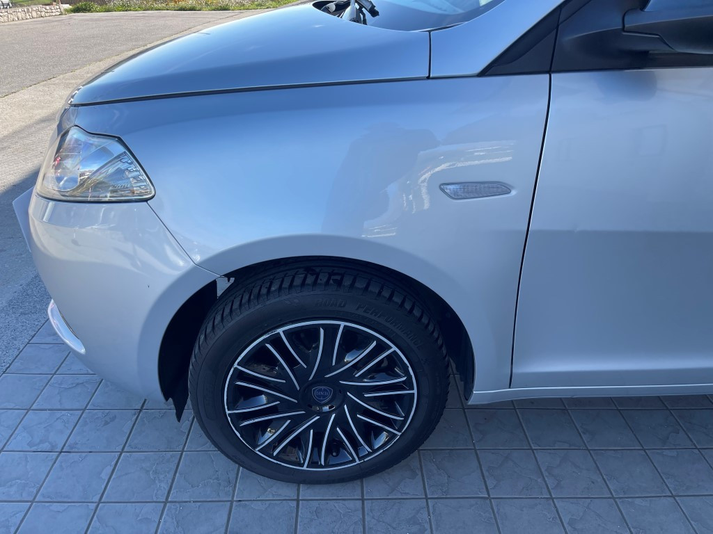 Lancia Ypsilon