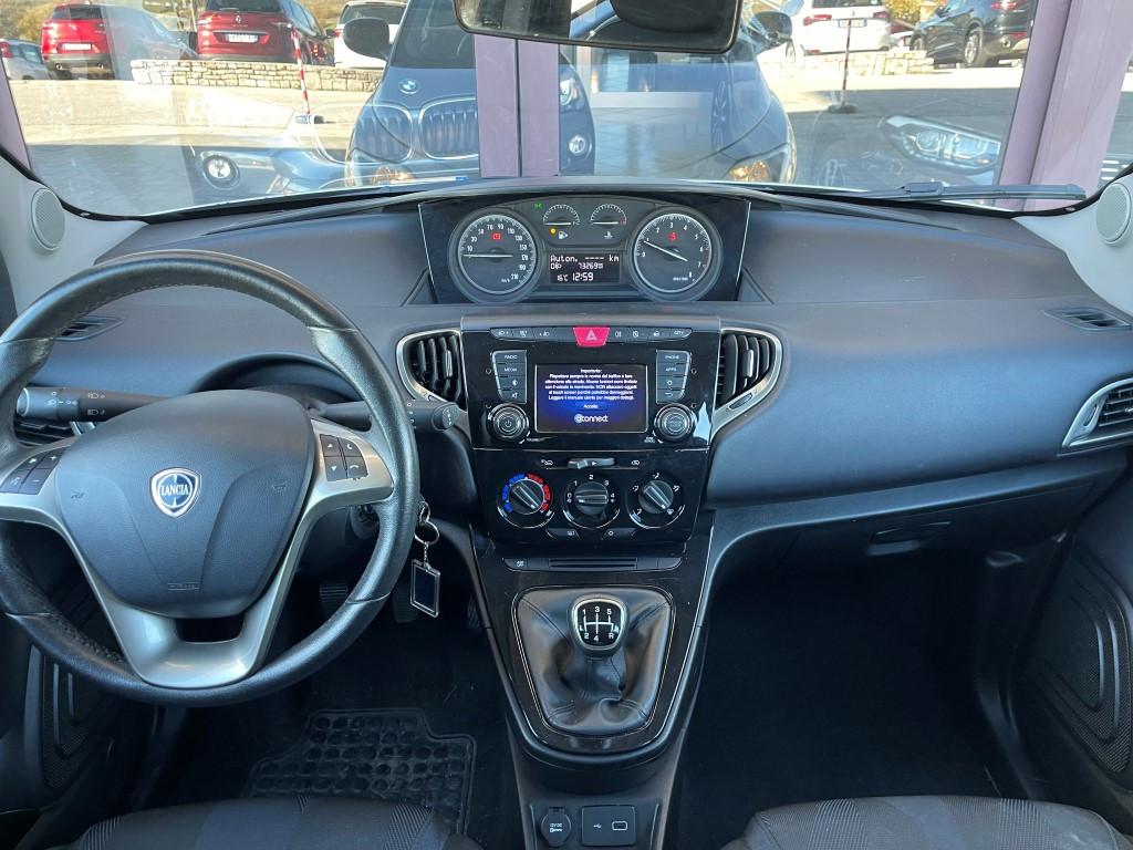 Lancia Ypsilon