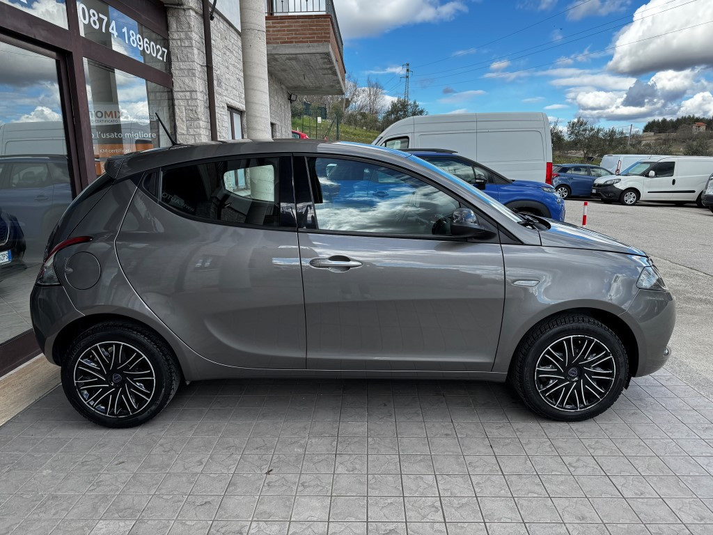 Lancia Ypsilon
