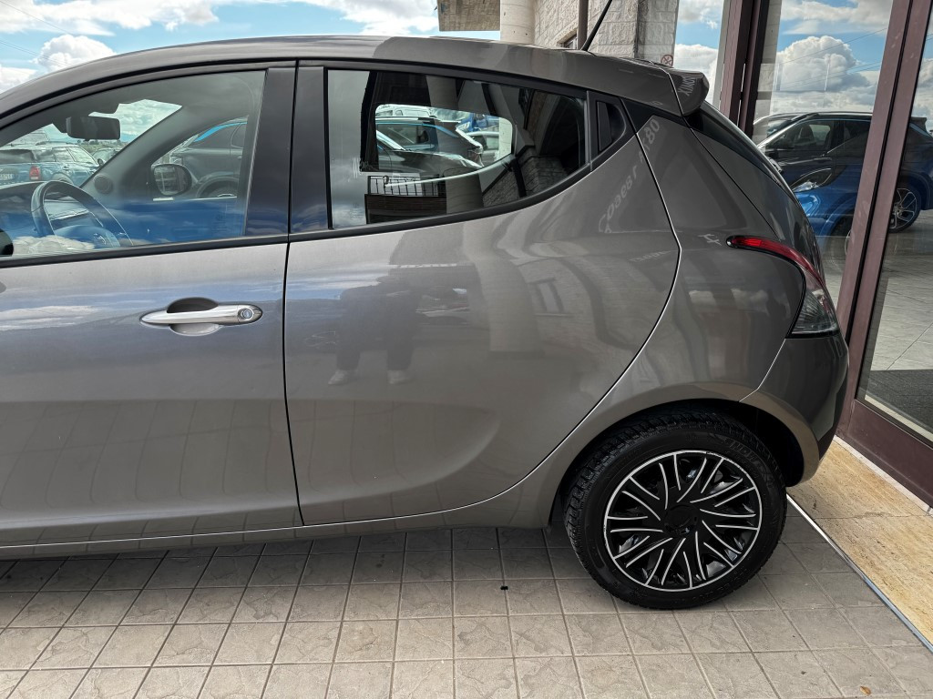 Lancia Ypsilon