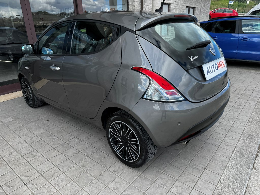 Lancia Ypsilon