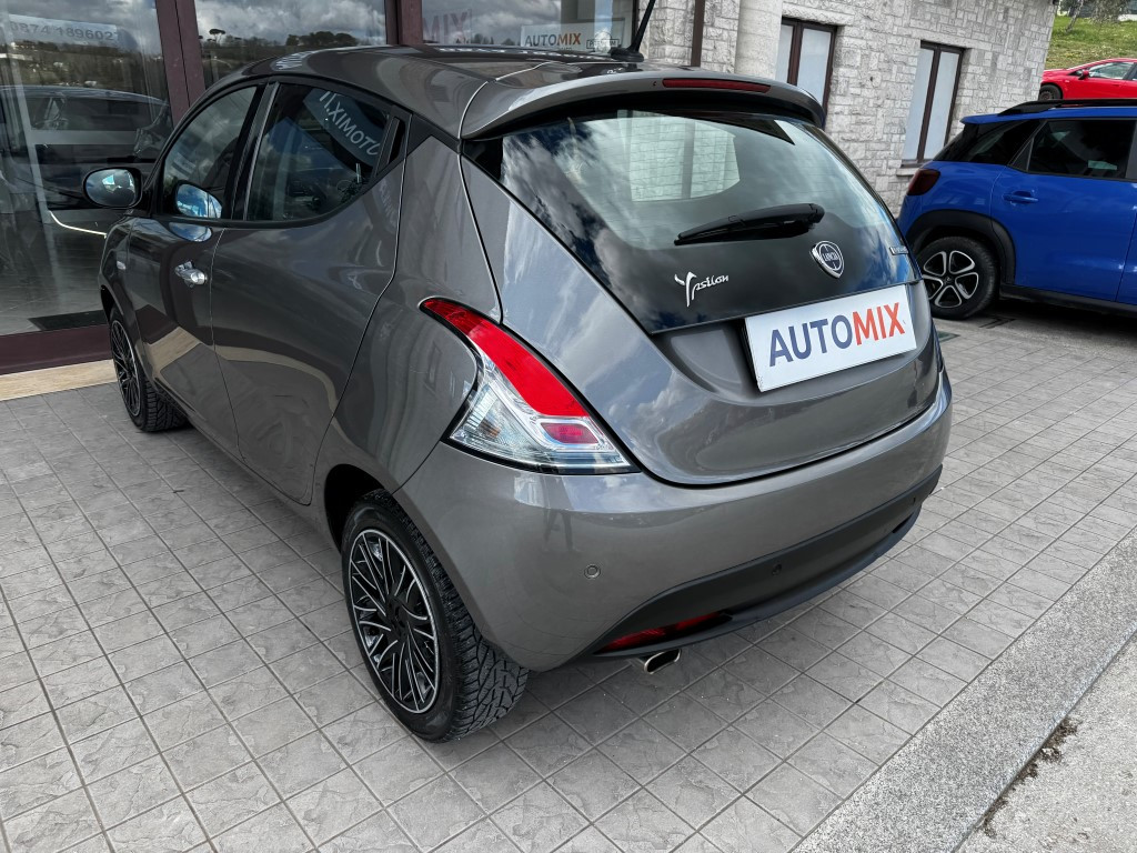 Lancia Ypsilon
