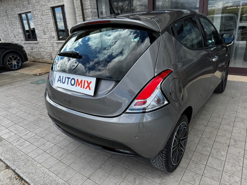 Lancia Ypsilon