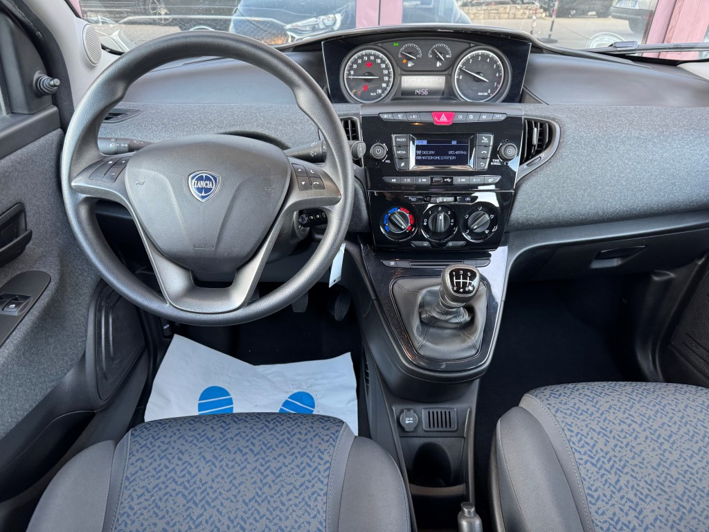 Lancia Ypsilon