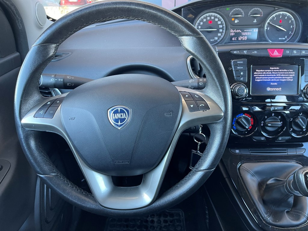 Lancia Ypsilon
