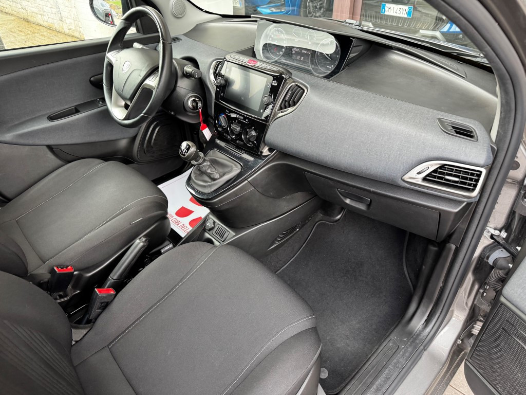 Lancia Ypsilon