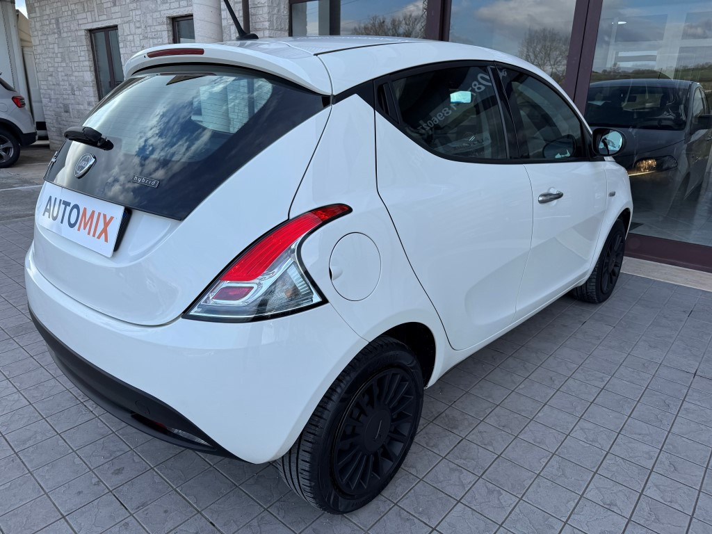Lancia Ypsilon