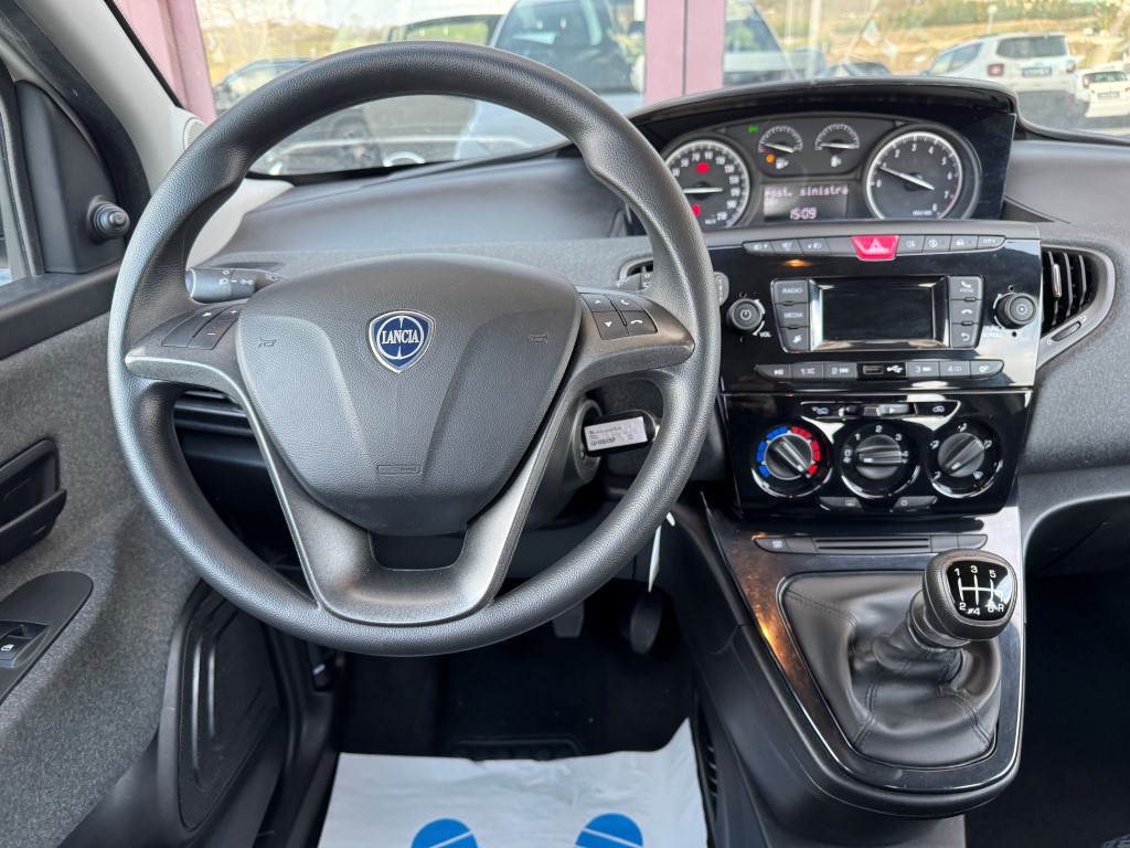 Lancia Ypsilon