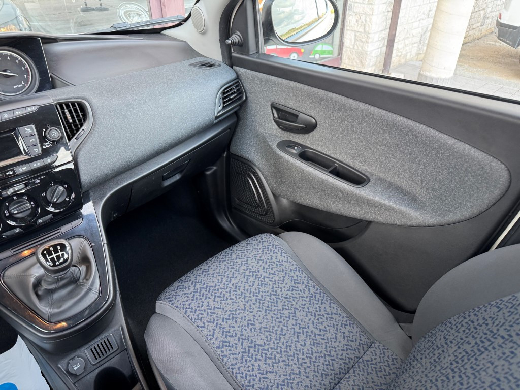 Lancia Ypsilon