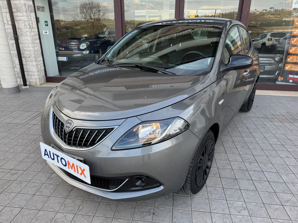 Lancia Ypsilon