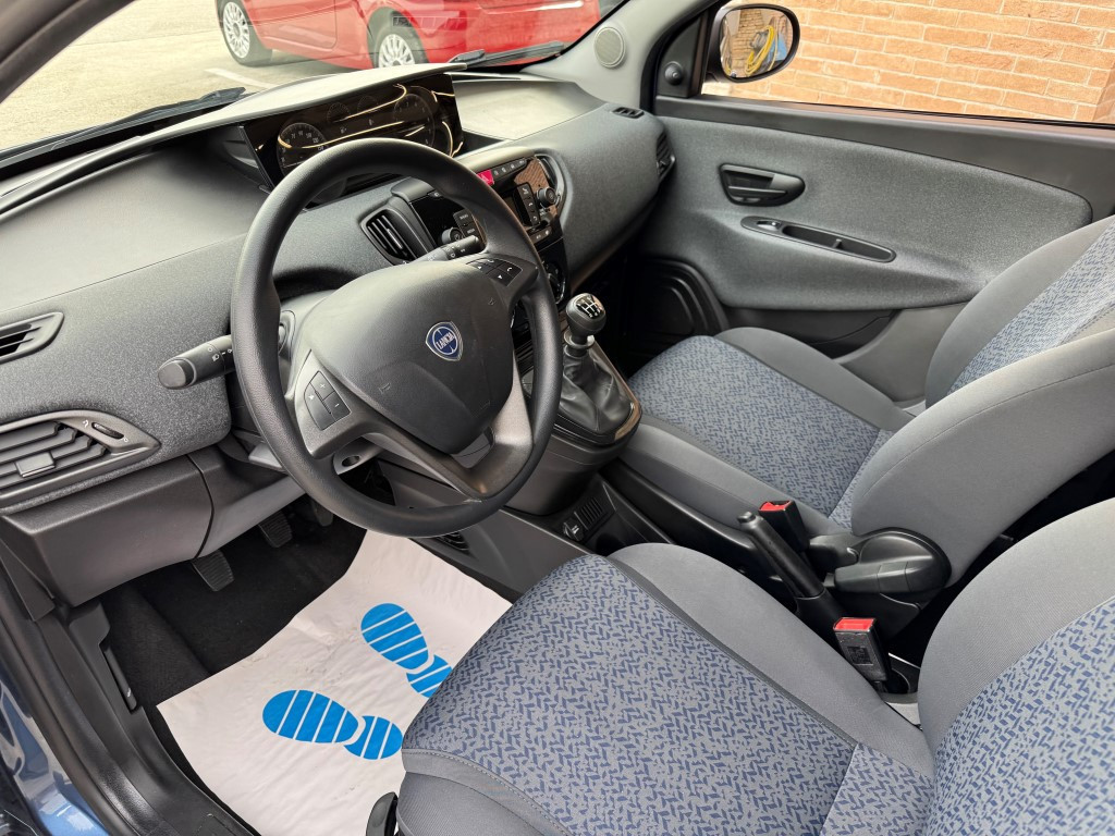 Lancia Ypsilon