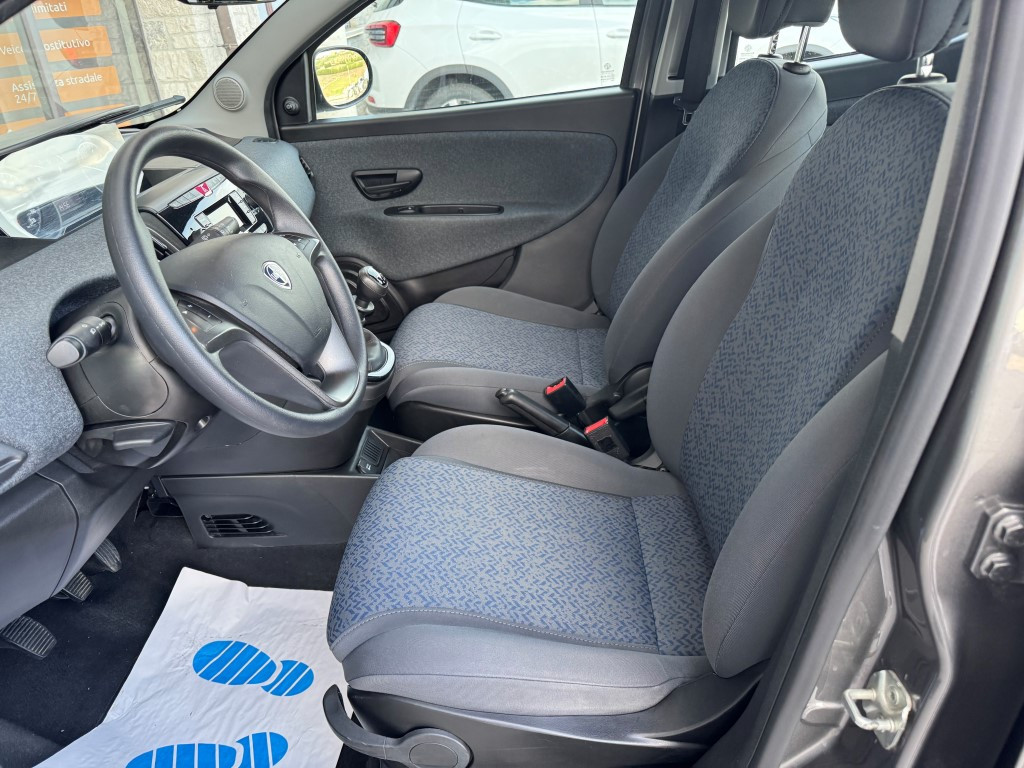 Lancia Ypsilon
