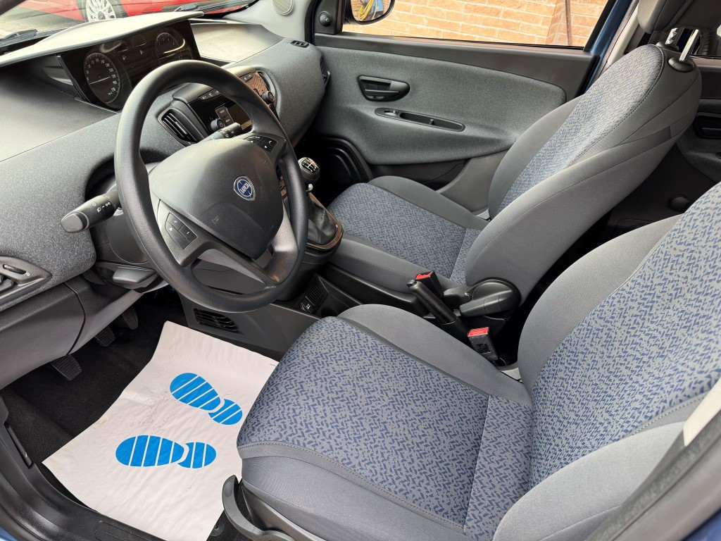 Lancia Ypsilon