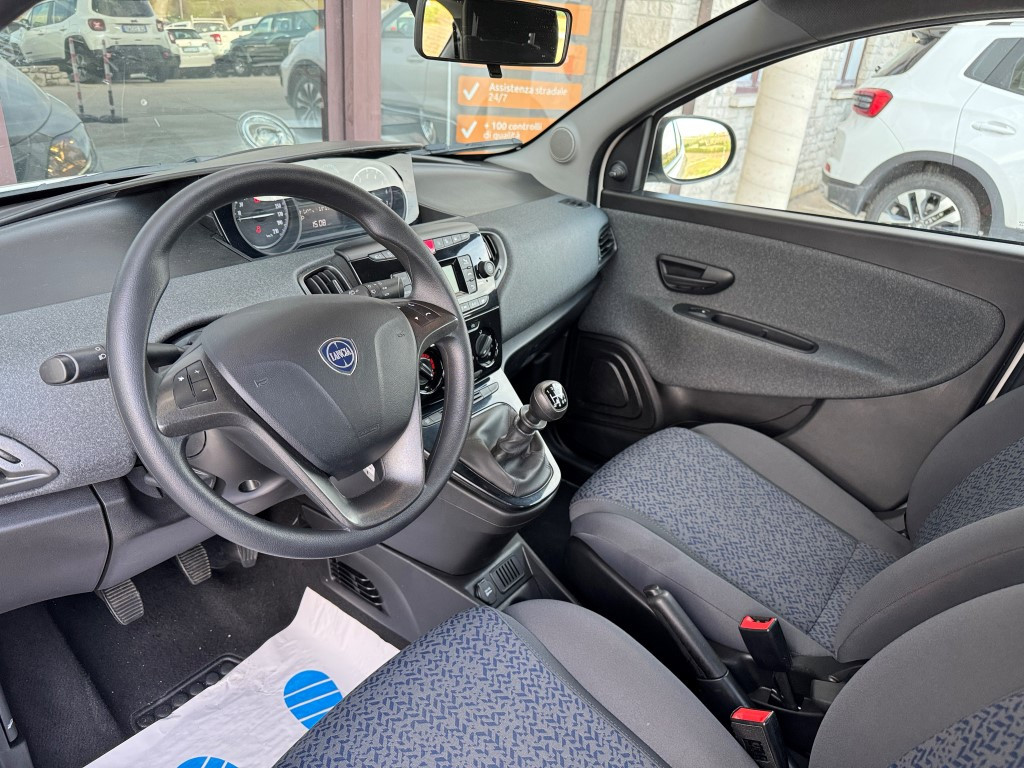 Lancia Ypsilon