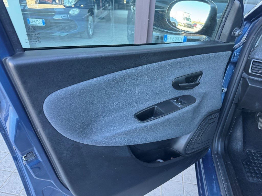 Lancia Ypsilon