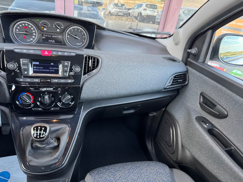 Lancia Ypsilon