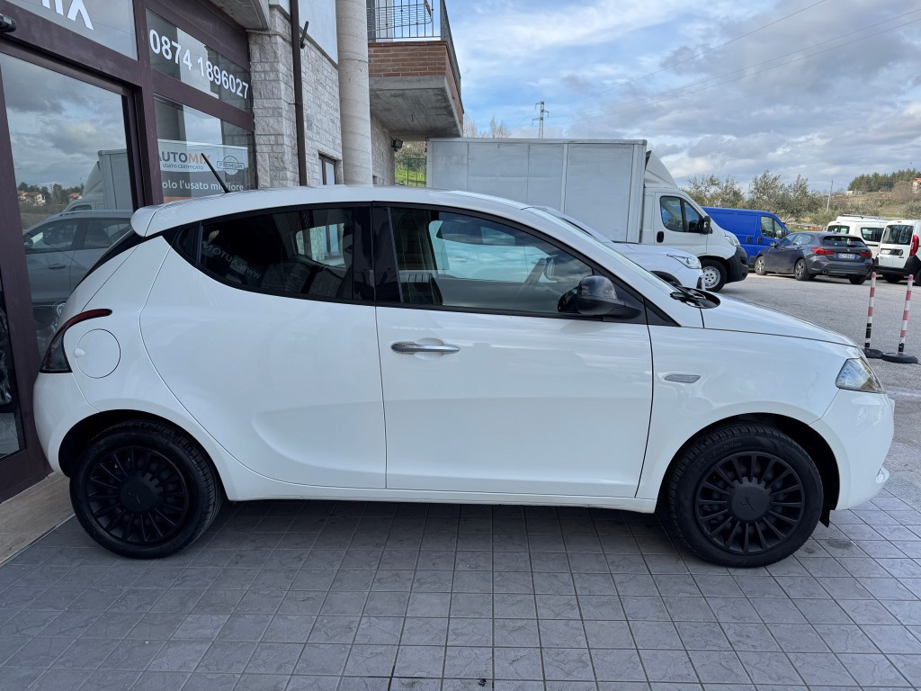 Lancia Ypsilon