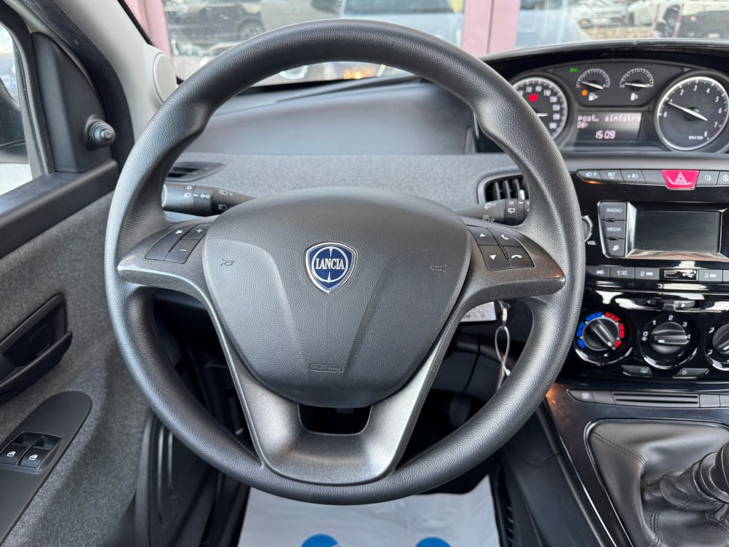 Lancia Ypsilon