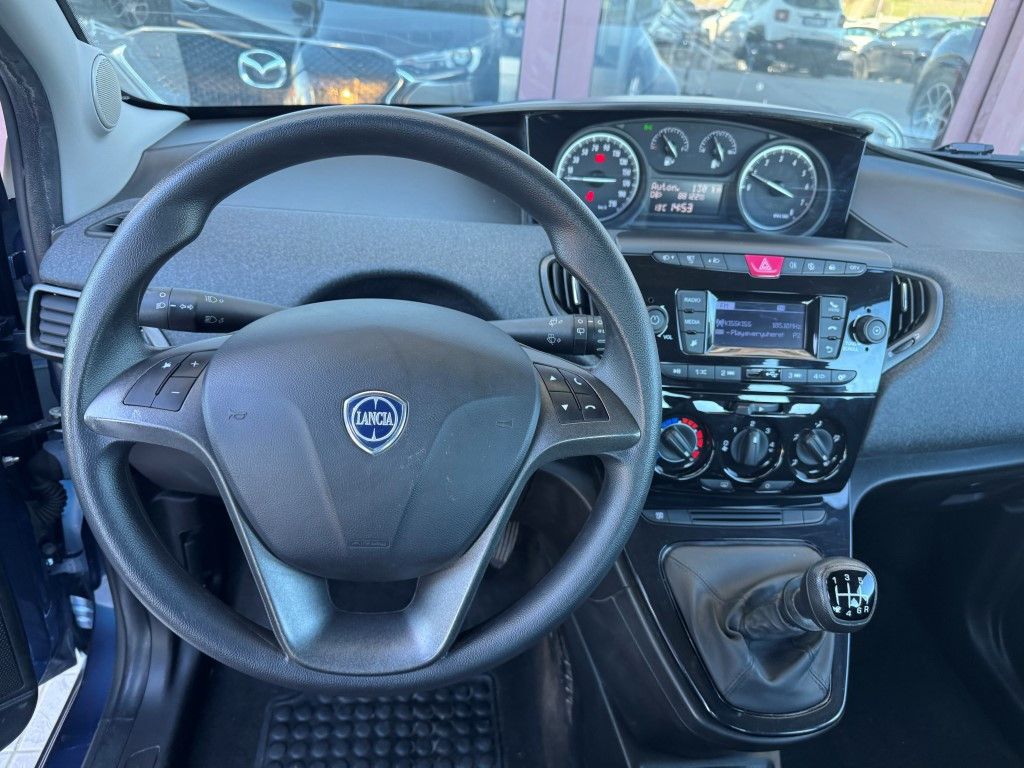 Lancia Ypsilon