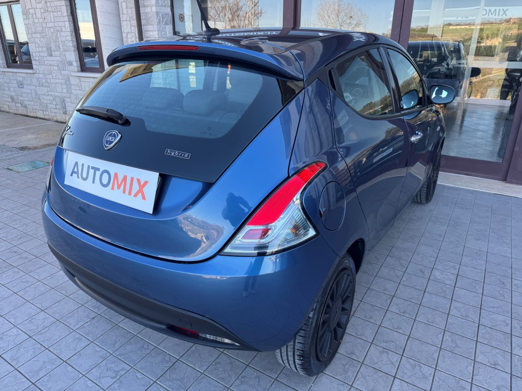Lancia Ypsilon