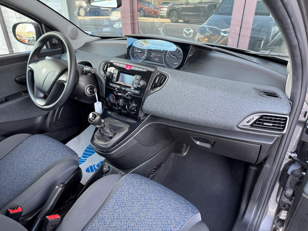 Lancia Ypsilon