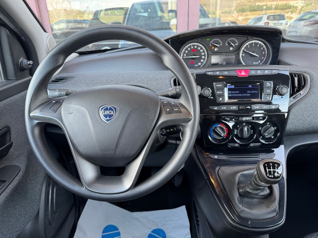 Lancia Ypsilon