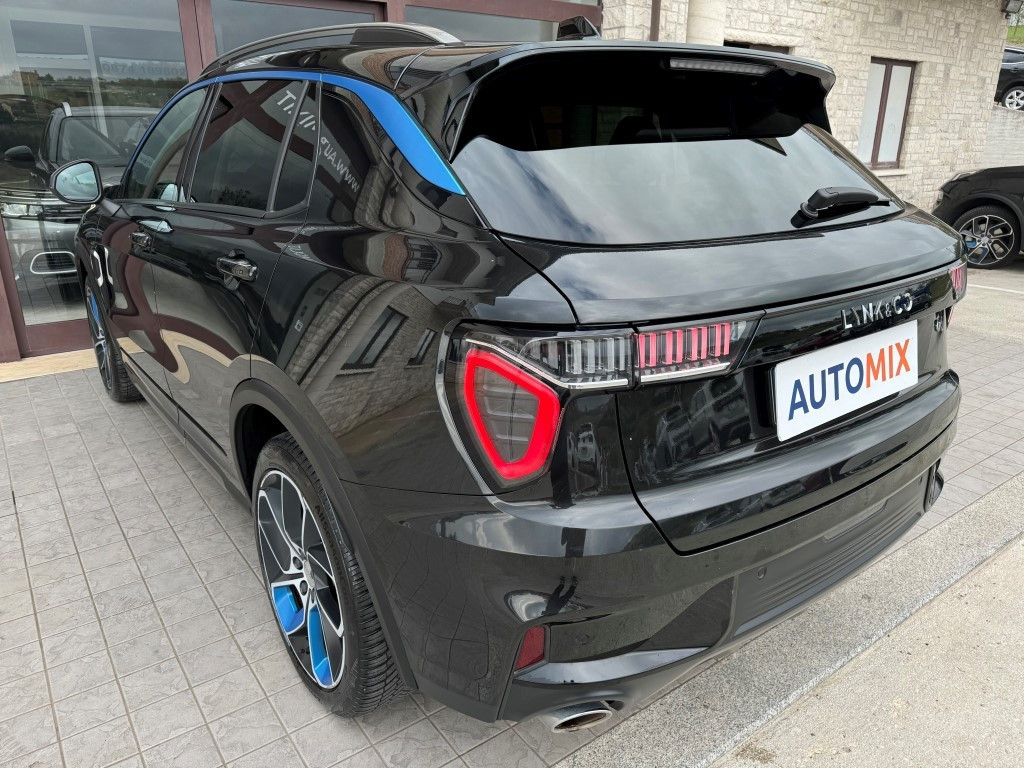 Lynk & Co 01