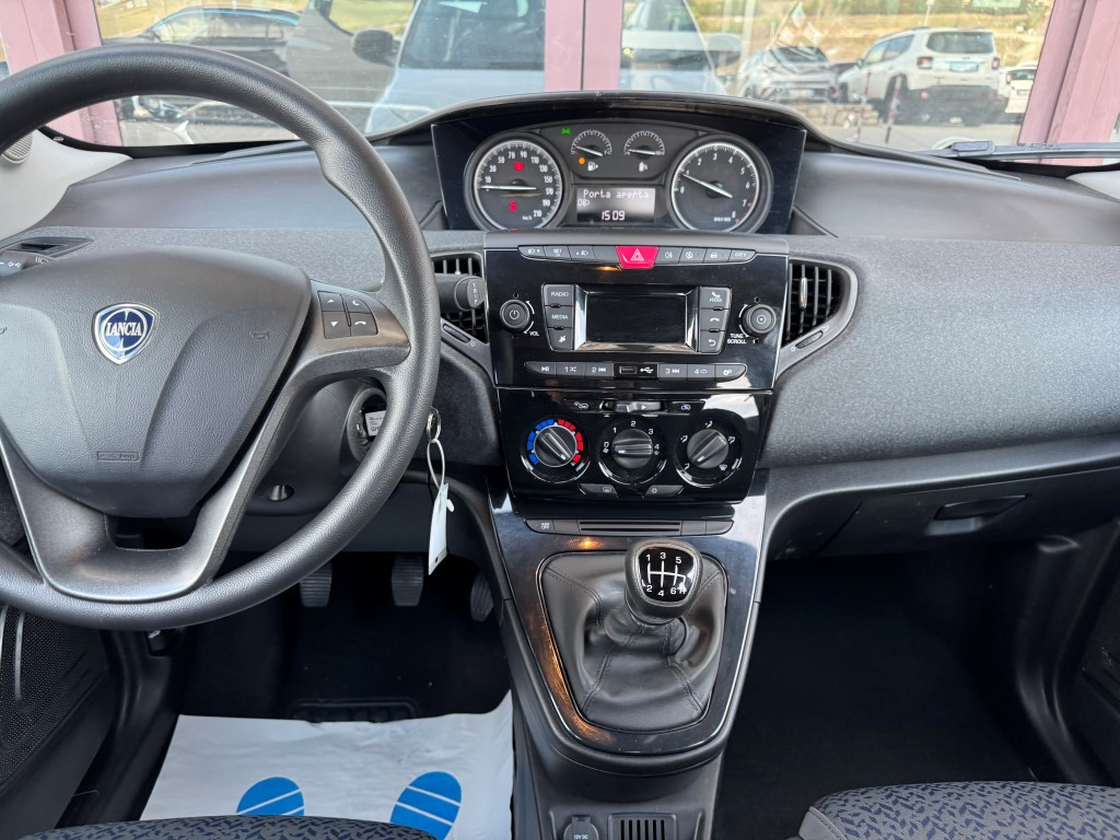 Lancia Ypsilon