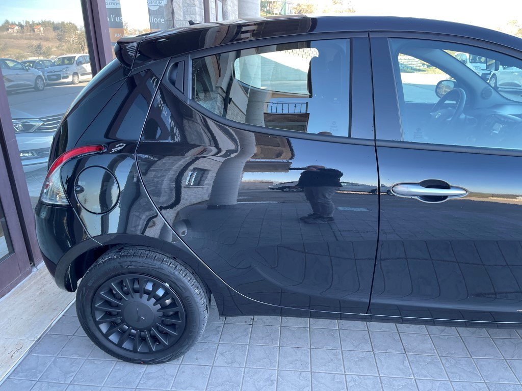 Lancia Ypsilon