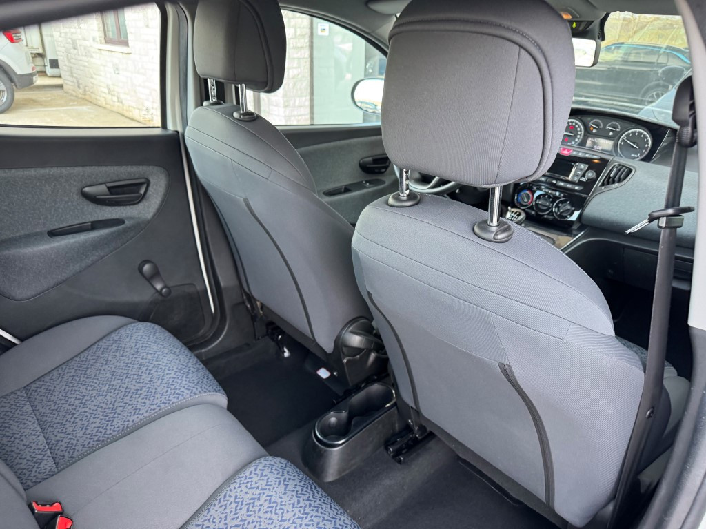 Lancia Ypsilon