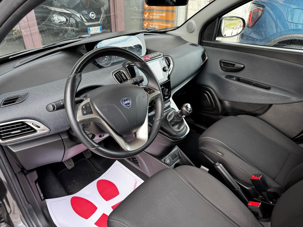 Lancia Ypsilon