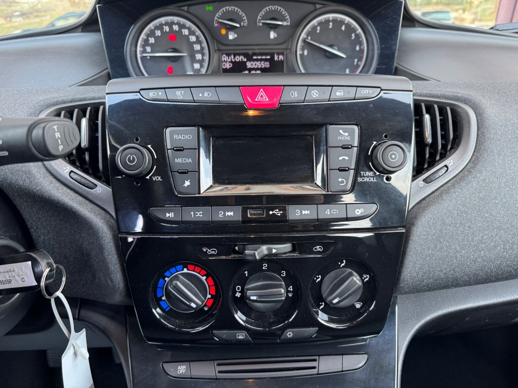 Lancia Ypsilon