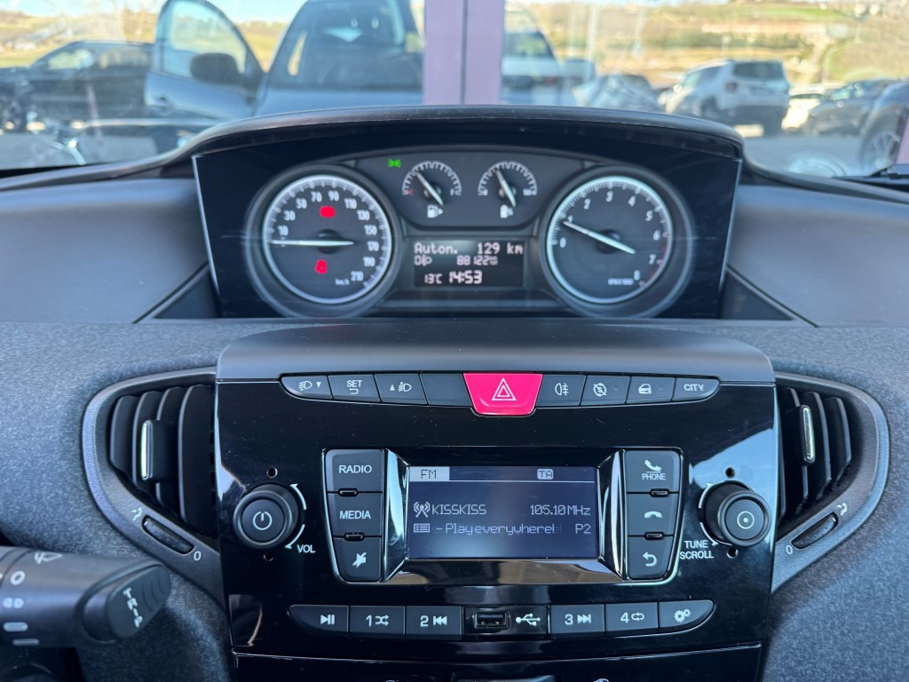 Lancia Ypsilon