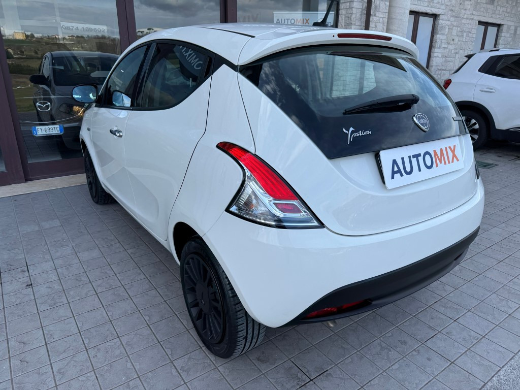 Lancia Ypsilon