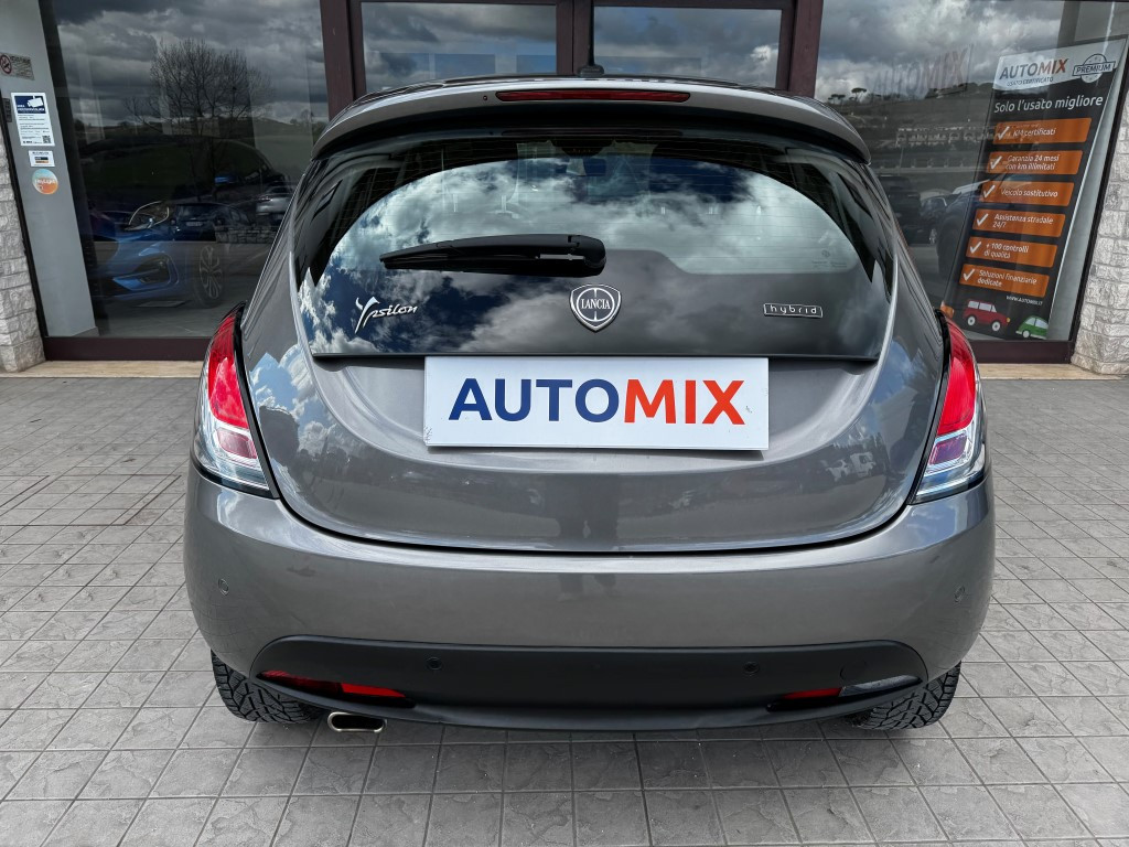 Lancia Ypsilon